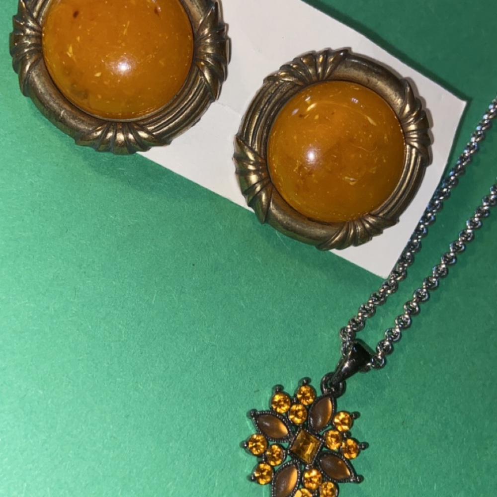 Necklace and earring set